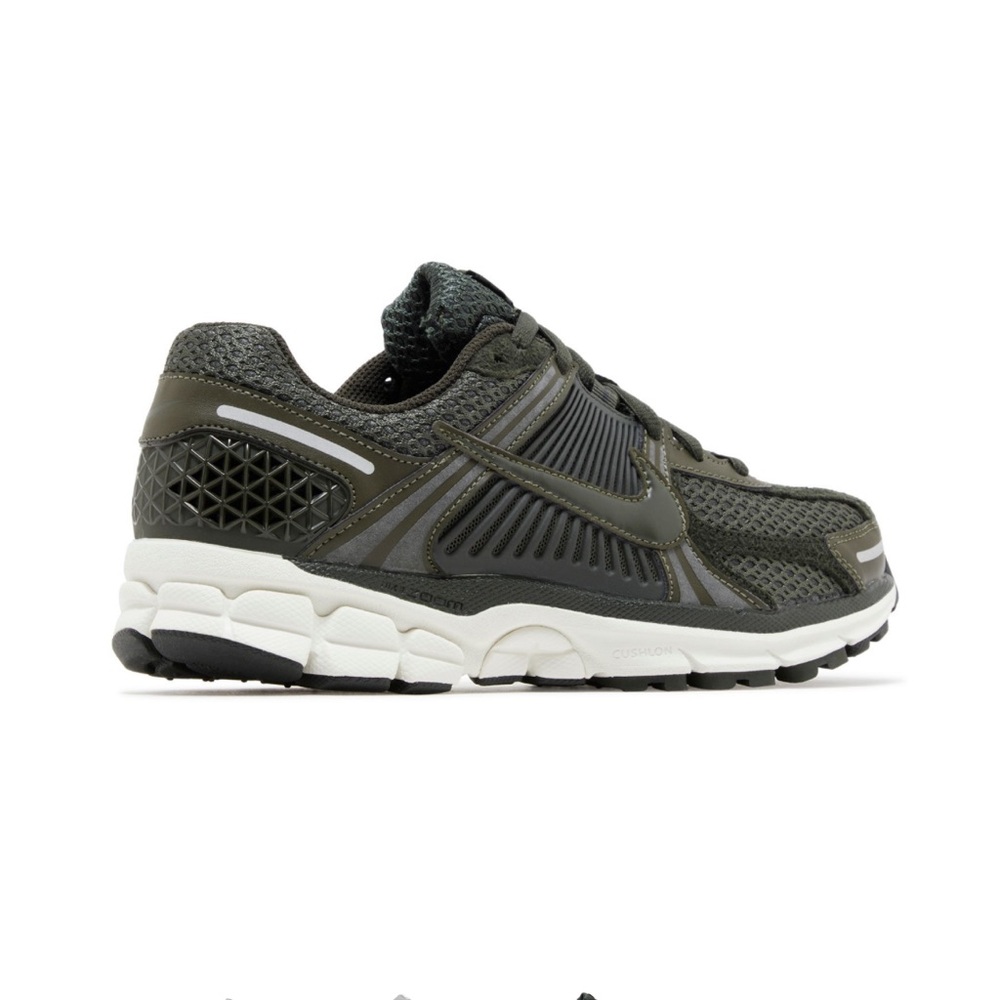 Nike Zoom Vomero 5 - Picture 2 of 7